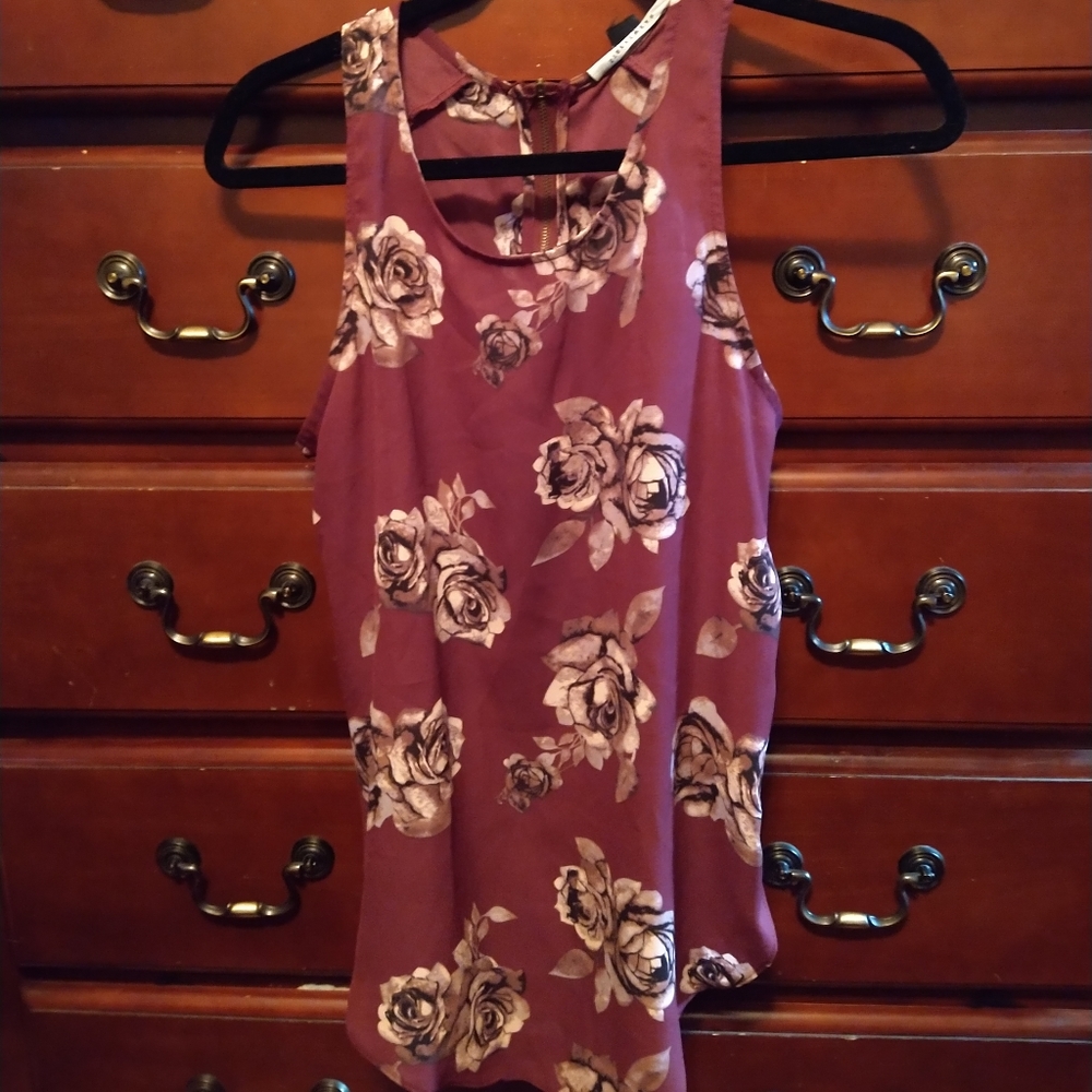 Sleeveless blouse maroon with roses large nwt